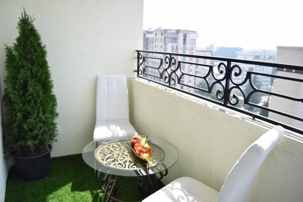 Bishkek Sunny Apartment In The Center Exterior photo